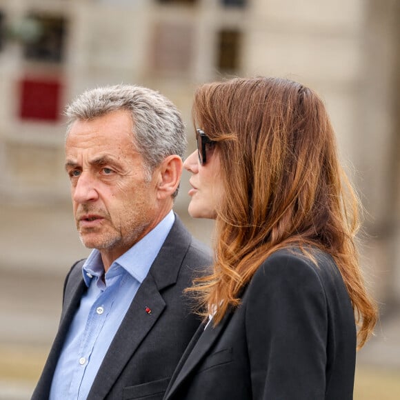 Nicolas Sarkozy et sa femme Carla Bruni - Arrivées aux obsèques de l'auteure-compositrice-interprète et actrice française Françoise Hardy au crématorium du cimetière du Père-Lachaise à Paris, France, le 20 juin 2024. © Jacovides-Moreau/Bestimage 