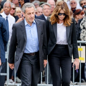 José Pietroboni, chef du protocole de l'Elysée, Nicolas Sarkozy et sa femme Carla Bruni - Arrivées aux obsèques de l'auteure-compositrice-interprète et actrice française Françoise Hardy au crématorium du cimetière du Père-Lachaise à Paris, France, le 20 juin 2024. © Jacovides-Moreau/Bestimage 