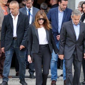 Nicolas Sarkozy et sa femme Carla Bruni - Sortie des obsèques de l'auteure-compositrice-interprète et actrice française Françoise Hardy au crématorium du cimetière du Père-Lachaise à Paris, France, le 20 juin 2024. © Jacovides-Moreau/Bestimage 