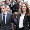 Carla Bruni et Nicolas Sarkozy sur le chemin du bureau de vote, à Paris, le 21 mars 2010 !
