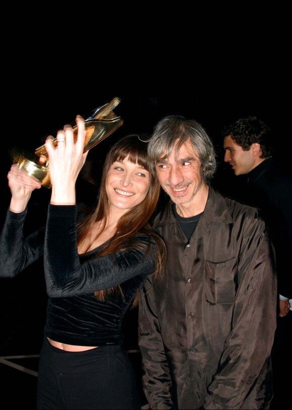 Carla Bruni, sa Victoire et Louis Bertignac, le 28 février 2004 !