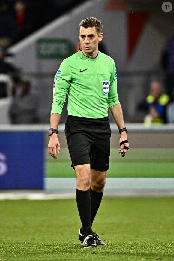 Il s'agit de Clément Turpin, le fer de lance de la délégation tricolore

Clément Turpin arbitre - Match de Ligue 1 Uber Eats "Toulouse - Marseille (2-2)" au Stadium TFC, le 21 avril 2004.