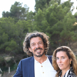 Exclusif - Vahina Giocante avec son fiancé François Chopard - Les célébrités posent sur la terrasse de l'hôtel "Le Provencal" lors de la 5ème édition du festival de Porquerolles à Giens, le 14 juin 2024. © Chavaroche/Nice-Matin/Bestimage 