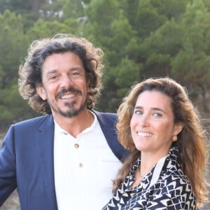 Vahina Giocante est venue à la 5e édition du festival de Porquerolles avec son fiancé
Exclusif - Vahina Giocante avec son fiancé François Chopard - Les célébrités posent sur la terrasse de l'hôtel "Le Provencal" lors de la 5ème édition du festival de Porquerolles à Giens, le 14 juin 2024. © Chavaroche/Nice-Matin/Bestimage 