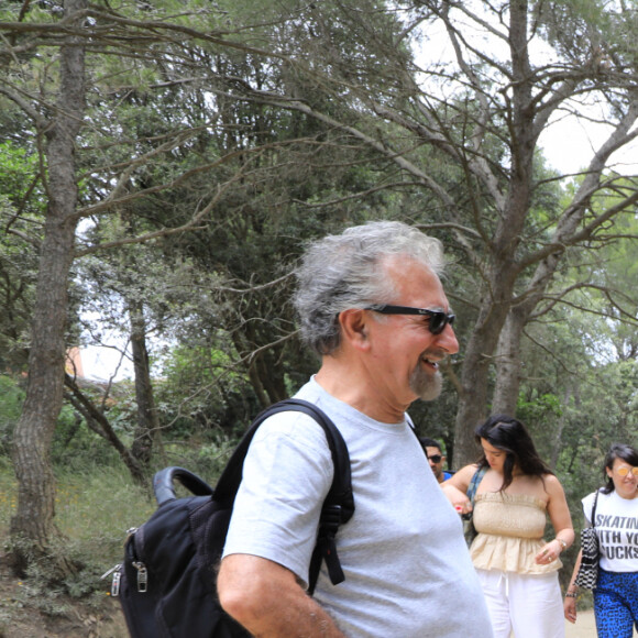 Exclusif - Bruno Solo et Elie Semoun - Les célébrités ont pris le bateau pour aller visiter la fondation Carmignac sur l'île de Porquerolles lors de la 5ème édition du festival de Porquerolles, le 14 juin 2024. © Chavaroche/Nice-Matin/Bestimage 