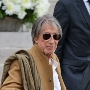 Jacques Dutronc et sa compagne Sylvie Duval - Sortie des obsèques de l'auteure-compositrice-interprète et actrice française Françoise Hardy au crématorium du cimetière du Père-Lachaise à Paris, France, le 20 juin 2024. © Jacovides-Moreau/Bestimage 