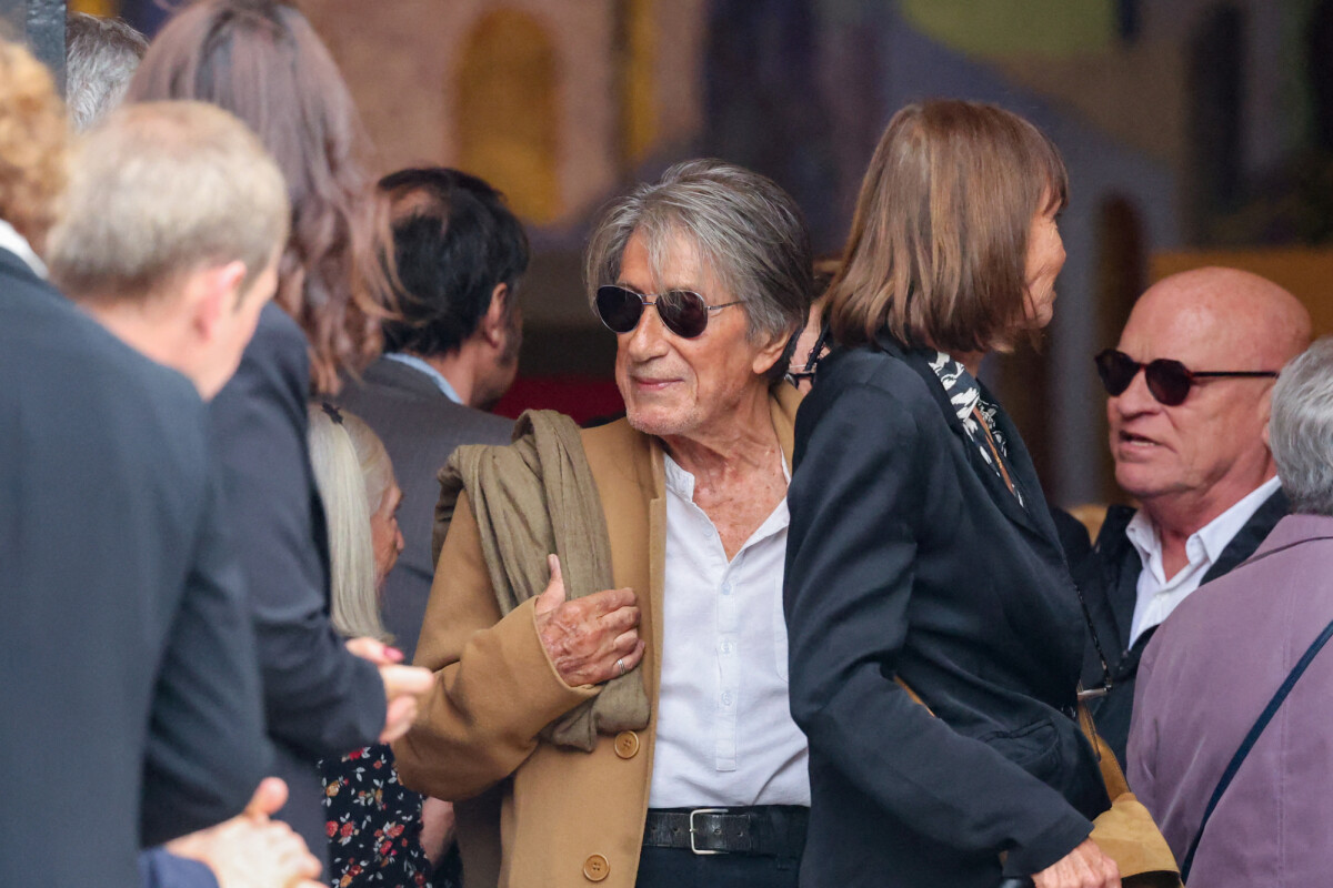 Photo : Jacques Dutronc et sa compagne Sylvie Duval (de dos) - Sortie
