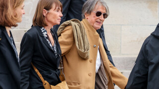 Jacques Dutronc, rentré en Corse avec sa compagne Sylvie, aurait choisi où reposera son épouse Françoise Hardy