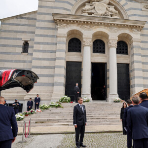 Arrivée du cercueil - Arrivées aux obsèques de l'auteure-compositrice-interprète et actrice française Françoise Hardy au crématorium du cimetière du Père-Lachaise à Paris, France, le 20 juin 2024. © Jacovides-Moreau/Bestimage 