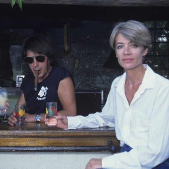 En France, en Corse, Michel Denisot chez Jacques Dutronc et Françoise Hardy.