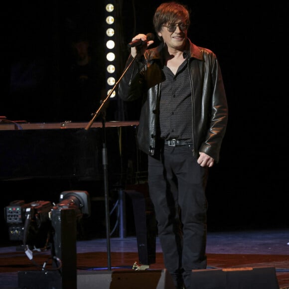 Thomas Dutronc lors de la 10ème nuit de la déprime aux Folies Bergère à Paris le 5 février 2024. © Jack Tribeca / Bestimage