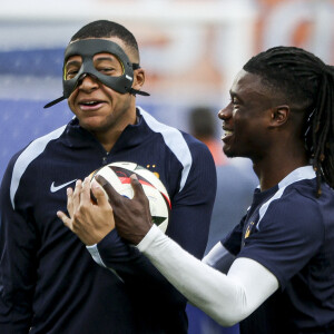 Kylian Mbappe - Echauffement de l'équipe de France avant la rencontre de l'Euro 2024 France - Pays-Bas (0-0) au stade de Leipzig, le 21 juin 2024. © Elyxandro Cegarra / Panoramic / Bestimage