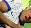 L'attaquant des Bleus s'est fracturé le nez et porter un masque est apparemment une corvée

Kylian Mbappé a été victime d'une fracture du nez lors du match du groupe D de l'Euro 2024 entre l'équipe de France et l'Autriche (1-0) à Dusseldorf en Allemagne le 17 jun 2024. Sorti avec le nez cassé après un choc avec Kevin Danso, Kylian Mbappé a passé des premiers examens qui laissent place à l'optimisme. L'intervention chirurgicale est écartée " dans l'immédiat ", selon la FFF.