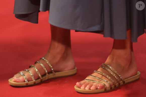 parce qu'ils sont très délicats et jolis avec leurs lanières en cuir étincelants
La reine Letizia d'Espagne arrive à la réunion du conseil d'administration de FAD Youth dans les studios de Netflix à Madrid le 25 juin 2024. © José Ramón Hernando / Europa Press 06/25/2024