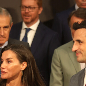 doublée par un problème de métatarsalgie, ce qui l'oblige à porter depuis des semaines des souliers plats
La reine Letizia d'Espagne arrive à la réunion du conseil d'administration de FAD Youth dans les studios de Netflix à Madrid le 25 juin 2024. © José Ramón Hernando / Europa Press 06/25/2024