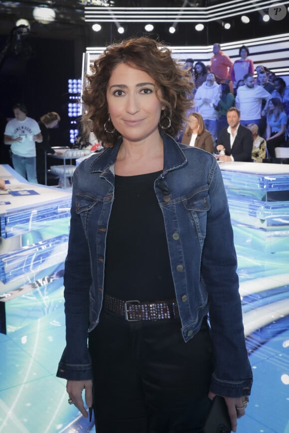 La journaliste connaît bien les ondes de RTL puisqu'elle y a assuré une chronique de septembre 2018 à mai 2019. 
Exclusif - Isabelle Saporta sur le plateau de l'émission Touche pas à mon poste (TPMP) diffusée en direct sur C8 le 3 avril 2023. © Jack Tribeca / Bestimage