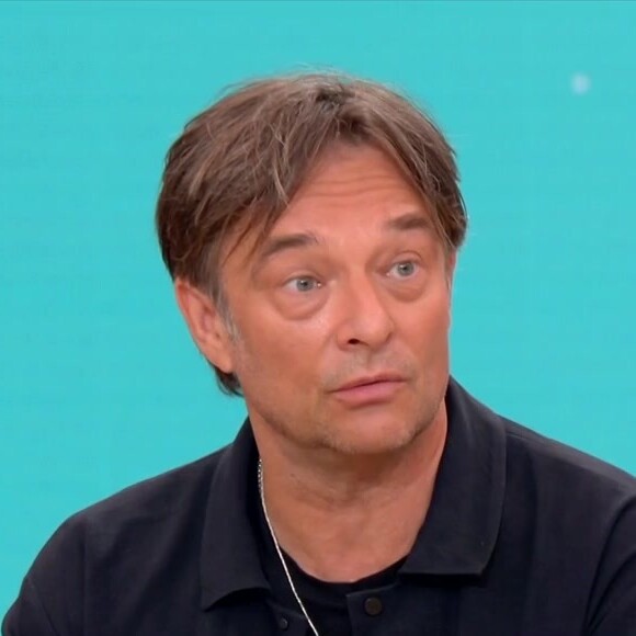 David Hallyday donne son avis sur le biopic sur son père
David Hallyday sur le plateau de "Bonjour !"