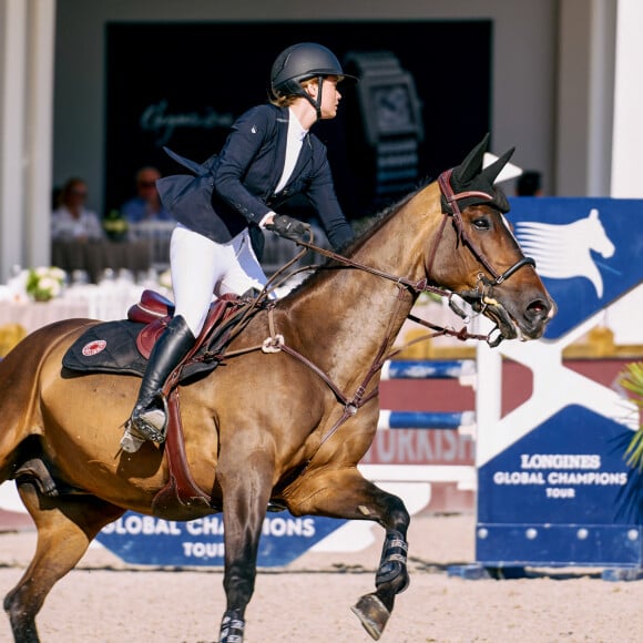 Maxime Teissier (Miss Languedoc 2023) sur History au prix Wayden pour Hope lors de la 10ème édition du "Longines Paris Eiffel Jumping" à la Plaine de Jeux de Bagatelle à Paris, France, le 23 juin 2024 est une cavalière émérite ! . © Perusseau-Veeren/Bestimage 