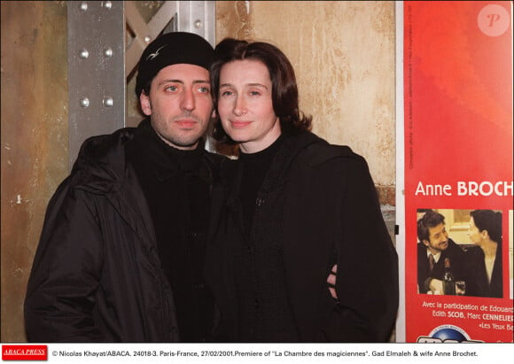 Gad Elmaleh et sa compagne Anne Brochet assistent à la première de "La chambre des magiciennes" à Paris, le 27 février 2001. Nicolas Khayat/ABACA