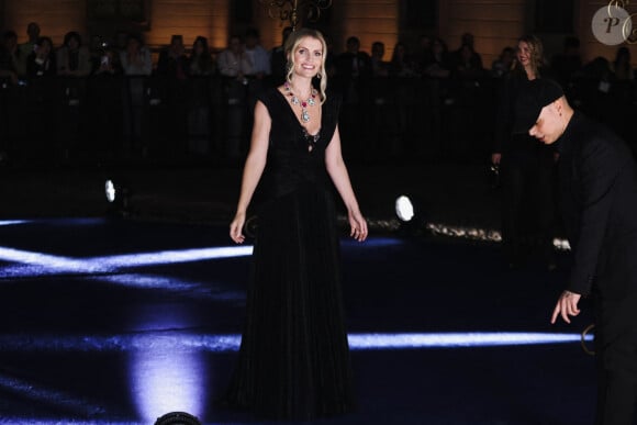 Lady Kitty Spencer lors de l'inauguration de l'exposition "Dal cuore alle mani" de Dolce & Gabbana au Palazzo Reale à Milan, en Italie.