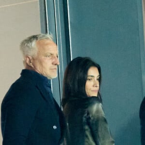 David Ginola et sa compagne Maëva Denat - People au match de Ligue 1 Uber Eats "PSG -OM" au Parc des Princes à Paris le 16 octobre 2022. © Cyril Moreau/Bestimage