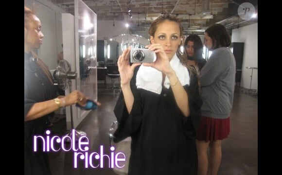 Nicole Richie pendant sa séance de lissage brésilien à Los Angeles 