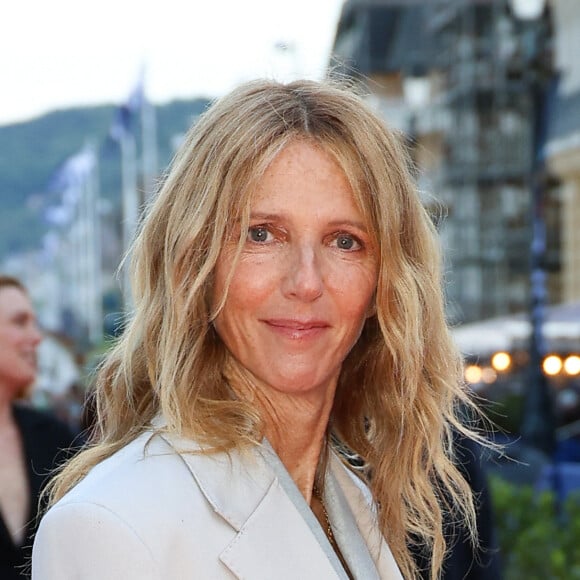 Les scénaristes sont à la recherche du premier rôle et des noms ont circulé comme celui de Sandrine Kiberlain
Sandrine Kiberlain au tapis rouge du 38ème festival du film de Cabourg, France, le 14 juin 2024. Les Journées romantiques du 38ème Festival du film de Cabourg (Calvados) auront lieu du 12 au 16 juin. © Coadic Guirec/Bestimage