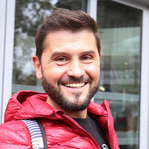 "Manque de pot pour les voisins, la maison de location a un piano. Et Valentin a visiblement des ambitions musicales !"
Christophe Beaugrand à la sortie des studios de RTL à Paris, France, le 26 octobre 2023. © Jonathan Rebboah/Panoramic/bestimage