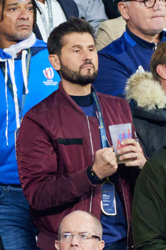 Avant d'entamer un été chargé, l'animateur s'octroie quelques jours de repos à Saint-Tropez avec sa famille.
Christophe Beaugrand - People des les tribunes de la coupe du Monde de Rugby France 2023 - Match de quart de finale "France-Afrique du Sud (28-29)" au Stade de France à Saint-Denis 15 octobre 2023. © Moreau-Jacovides/Bestimage