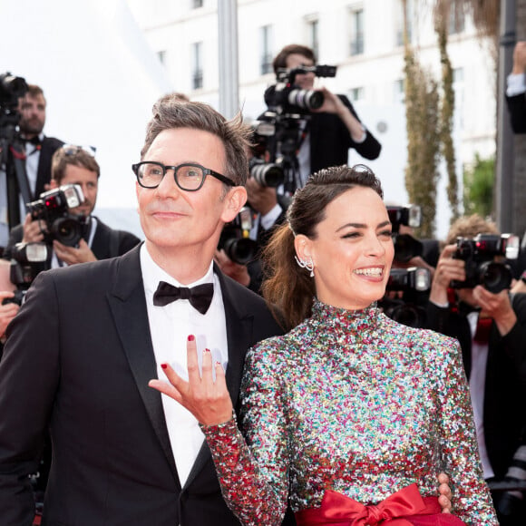 Michel Hazanavicius et sa compagne Bérénice Bejo (habillée par Alexis Mabille) (bijoux TASAKI) - Montée des marches du film " L'Innocent " lors du 75ème Festival International du Film de Cannes. Le 24 mai 2022 © Cyril Moreau / Bestimage 