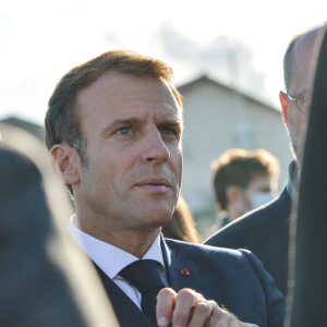 Le President de la République française Emmanuel Macron, accompagné par le ministre de l'Education nationale, de la Jeunesse et des Sports, Jean-Michel Blanquer, Roxana Maracineanu, ministre déléguee, charée des Sports, la maire de Tremblay en France, François Asensi, Tony Estanguet, président du comité d'organisation des Jeux Olympiques et Paralympiques 2024, Tony Parker, Clémentine Autain, visite la halle sportive et échanger avec des jeunes usagers et présidents de fédérations sportives de handball, de judo, de basket et de tennis dans le cadre de son déplacement consacré aux Jeux Olympiques et Paralympiques de Paris 2024, à Tremblay-en-France, Seine-Saint-Denis, France, le 14 octobre 2021. © Isabelle Harsin/Pool/Bestimage
