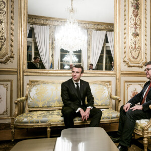 Le président de la République française Emmanuel Macron lors d'un entretien avec le président du groupe La France Insoumise à l'Assemblée Nationale Jean-Luc Mélenchon au palais de l'Elysée à Paris, France, le 6 février 2019. © Nicolas Messyasz/Pool/Bestimage 