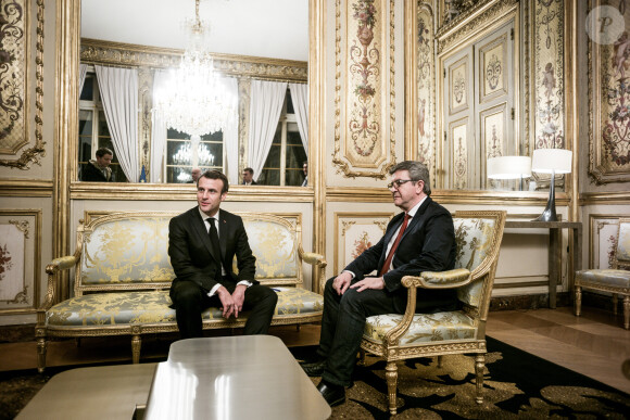 Le président de la République française Emmanuel Macron lors d'un entretien avec le président du groupe La France Insoumise à l'Assemblée Nationale Jean-Luc Mélenchon au palais de l'Elysée à Paris, France, le 6 février 2019. © Nicolas Messyasz/Pool/Bestimage 