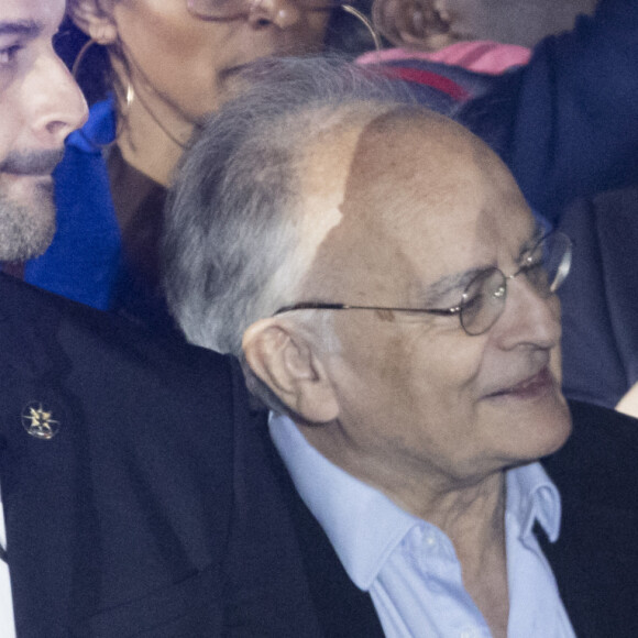 Les parents de Emmanuel Macron, Jean-Michel Macron et Françoise Noguès - La famille du président Emmanuel Macron est venue assister à son discours au Champ de Mars le soir de sa victoire à l'élection présidentielle 2022 le 24 avril 2022. © Cyril Moreau / Bestimage  President Emmanuel Macron's family attended his speech at the Champ de Mars on the evening of his victory in the 2022 presidential election on 24 April 2022 