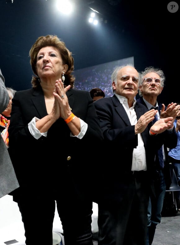 Exclusif - Les parents de Emmanuel Macron, Françoise Noguès et Jean-Michel Macron - Le président de la République française et candidat du parti centriste La République en marche (LREM) à la réélection, a effectué son premier grand meeting de campagne au Paris le Défense Arena à Nanterre le 2 Avril 2022 © Dominique Jacovides/Bestimage  Exclusive - For Germany Call For Price - French President Emmanuel Macron and centrist candidate for the upcoming presidential election during a political meeting in Nanterre, France, on April 2nd, 2022. 