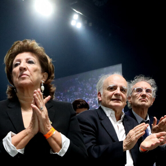 Exclusif - Les parents de Emmanuel Macron, Françoise Noguès et Jean-Michel Macron - Le président de la République française et candidat du parti centriste La République en marche (LREM) à la réélection, a effectué son premier grand meeting de campagne au Paris le Défense Arena à Nanterre le 2 Avril 2022 © Dominique Jacovides/Bestimage  Exclusive - For Germany Call For Price - French President Emmanuel Macron and centrist candidate for the upcoming presidential election during a political meeting in Nanterre, France, on April 2nd, 2022. 