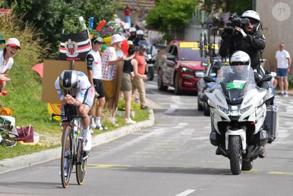 Le Belge Remco Evenepoel de Soudal Quick-Step célèbre sur le podium après avoir remporté la 7e étape du Tour de France cycliste 2024, un contre-la-montre individuel de Nuits-Saint-Georges à Gevrey-Chambertin, France (25,3 km), le vendredi 5 juillet 2024. ABACAPRESS.COM