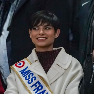 Cindy Fabre et Eve Gilles, miss France 2024, assistent au match de football amical France - Chili au stade Orange Vélodrome à Marseille le 26 mars 2024