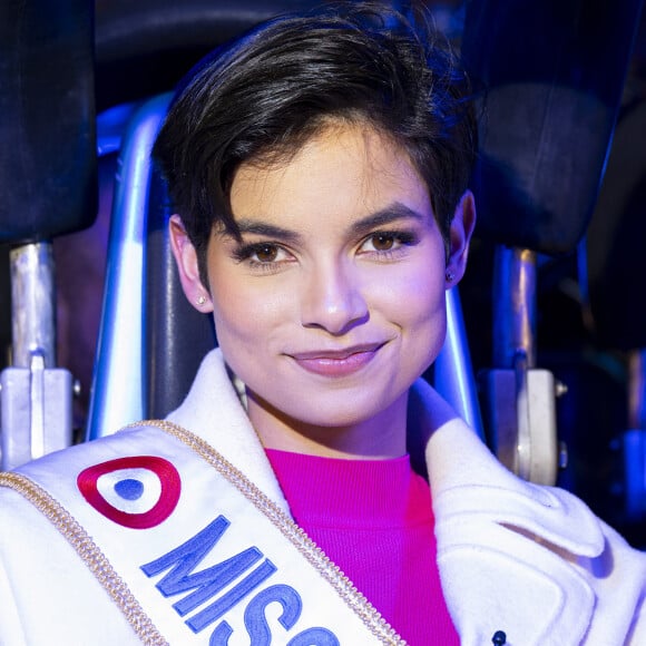 Eve Gilles, Miss France 2024 inaugure la Foire du Trône à Paris le 22 mars 2024