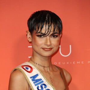 Eve Gilles, Miss France 2024, lors de la Première du film "Dune 2" au Grand Rex à Paris le 12 février 2024