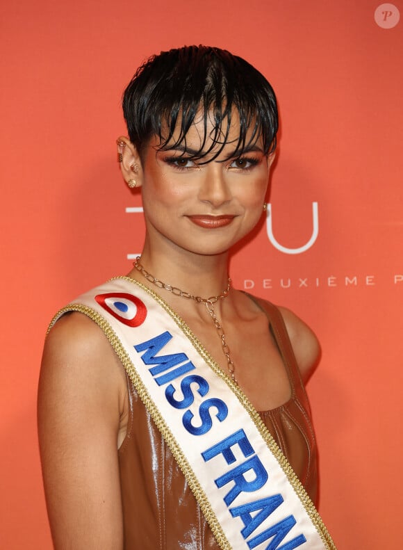 Eve Gilles, Miss France 2024, lors de la Première du film "Dune 2" au Grand Rex à Paris le 12 février 2024