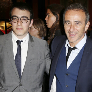 Elie Semoun a un fils, Antoine, âgé de 28 ans.Elie Semoun et son fils Antoine - People lors du dîner d'ouverture du 42ème Festival du cinéma Américain de Deauville. Le 2 septembre 2016 © Christophe Aubert via Bestimage 