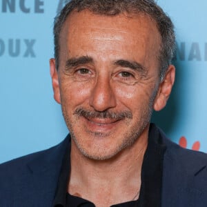 Elie Semoun assiste à l'avant-première du film 'La Famille Hennedricks' au Cinéma Pathe Beaugrenelle le 18 juin 2024 à Paris, France. Photo par Nasser Berzane/ABACAPRESS.COM