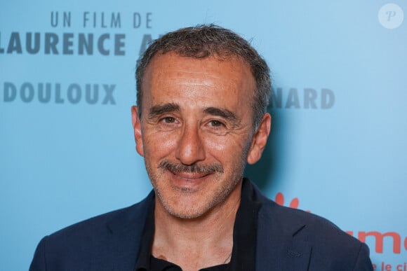 Elie Semoun assiste à l'avant-première du film 'La Famille Hennedricks' au Cinéma Pathe Beaugrenelle le 18 juin 2024 à Paris, France. Photo par Nasser Berzane/ABACAPRESS.COM