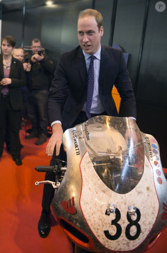 On l'avait déjà vu chevaucher une moto... Le prince William, duc de Cambridge, enfourche une moto Norton lors de sa visite au Motorcycle Live au NEC, à Birmingham, au Royaume-Uni, le samedi 30 novembre 2013. Photo par Arthur Edwards/PA Wire/ABACAPRESS.COM