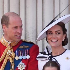 Le mari de Kate vient de prouver qu'il maniait aussi très bien un autre véhicule... Le prince et la princesse de Galles sur le balcon du palais de Buckingham, à Londres, pour assister au défilé aérien qui suit la cérémonie du drapeau dans le centre de Londres, alors que le roi Charles célèbre son anniversaire officiel. Date de la photo : samedi 15 juin 2024. Photo par Gareth Fuller/PA Wire/ABACAPRESS.COM