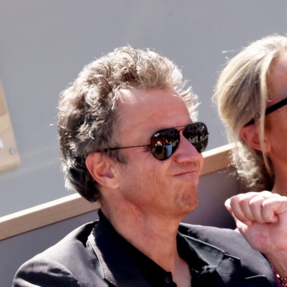 Anne-Sophie Lapix et son mari Arthur Sadoun - Célébrités dans les tribunes des Internationaux de France de tennis de Roland Garros 2024 à Paris le 7 juin 2024. © Jacovides-Moreau/Bestimage