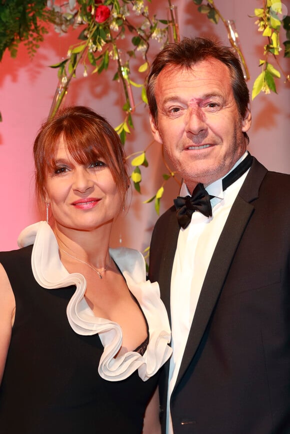 En couple avec Nathalie Lecoutre et papa d'une grande famille recomposée de six enfants, Jean-Luc Reichmann est toujours resté très discret concernant leur identité
Jean-Luc Reichmann et sa femme Nathalie - Gala du 75ème Grand Prix de Monaco le 28 mai 2017. © Claudia Albuquerque/Bestimage