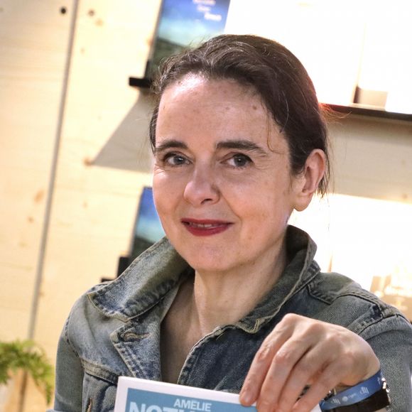 Notamment à son appartement à Bruxelles.
Amelie Nothomb - Festival du livre de Paris 2024 le 12 avril 2024. © Cedric Perrin / Bestimage 
