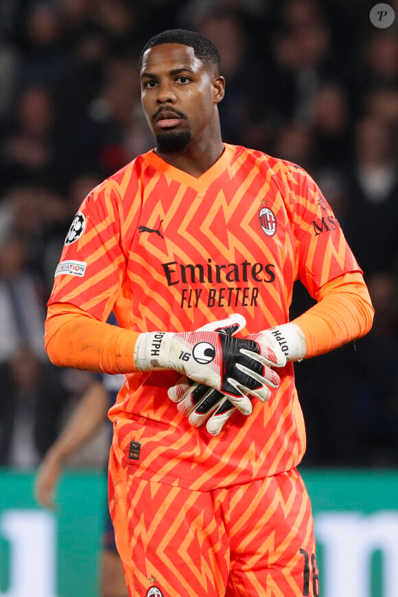 Mike Maignan (Milan AC) - Match de ligue des champions entre le PSG et l'AC Milan (3-0) au Parc des Princes à Paris le 25 octobre 2023.